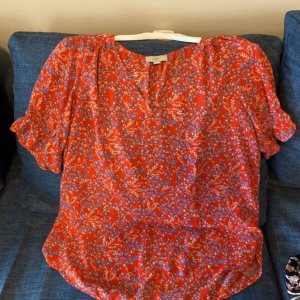 Lovely spring Loft v-neck blouse with 2/3 sleeves.